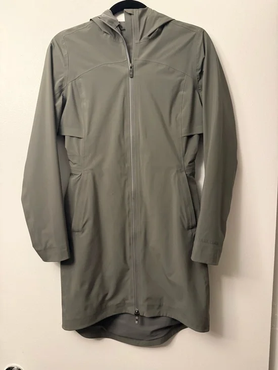 Lululemon Raincoat- Sz 2 - Picture 1 of 4